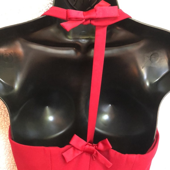 Vera Wang White V neck halter gown with sash, 2 pockets, bows - Picture 6 of 16